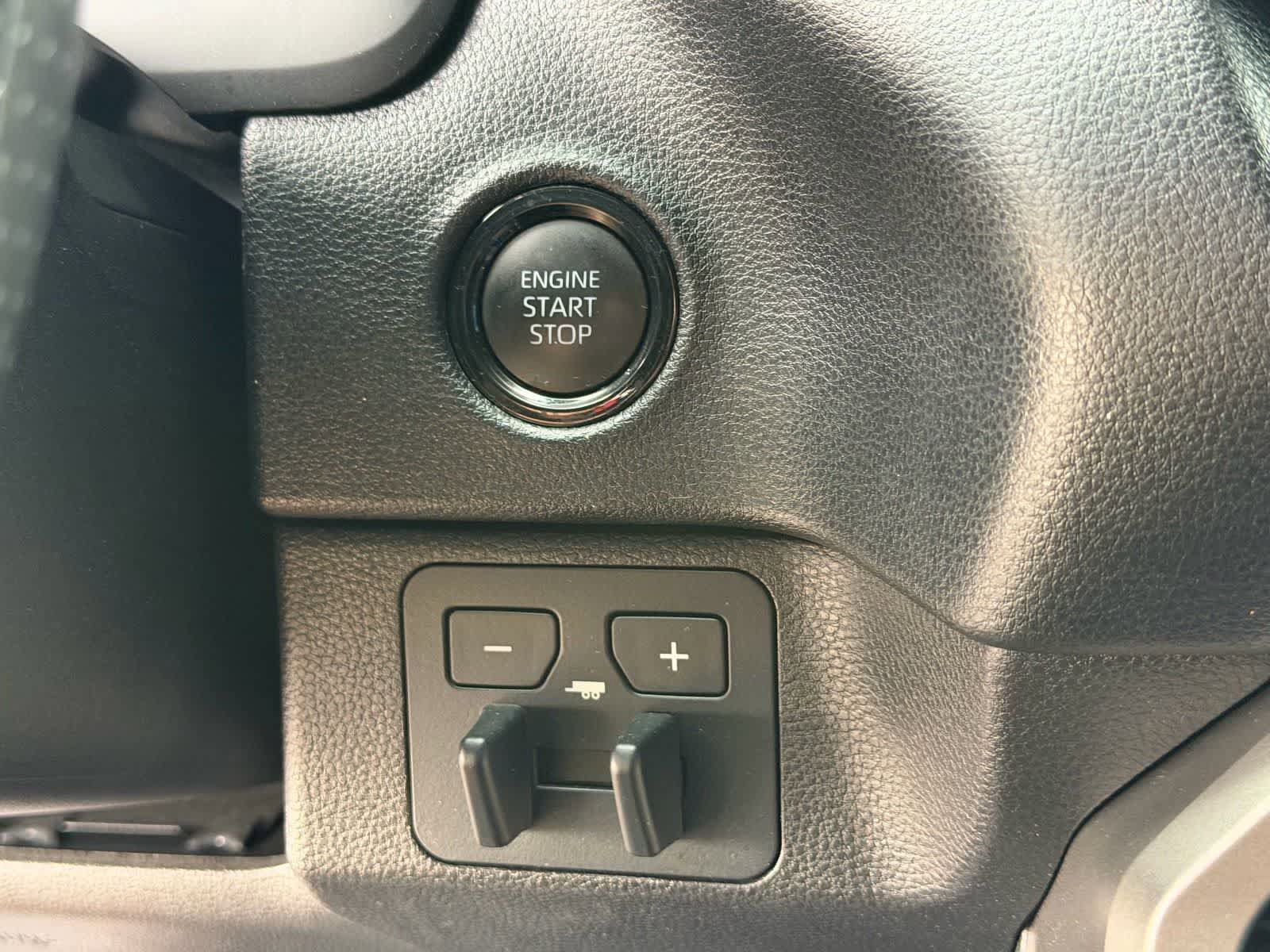 Used 2025 Toyota Tundra SR5 AWD/4WD image 31