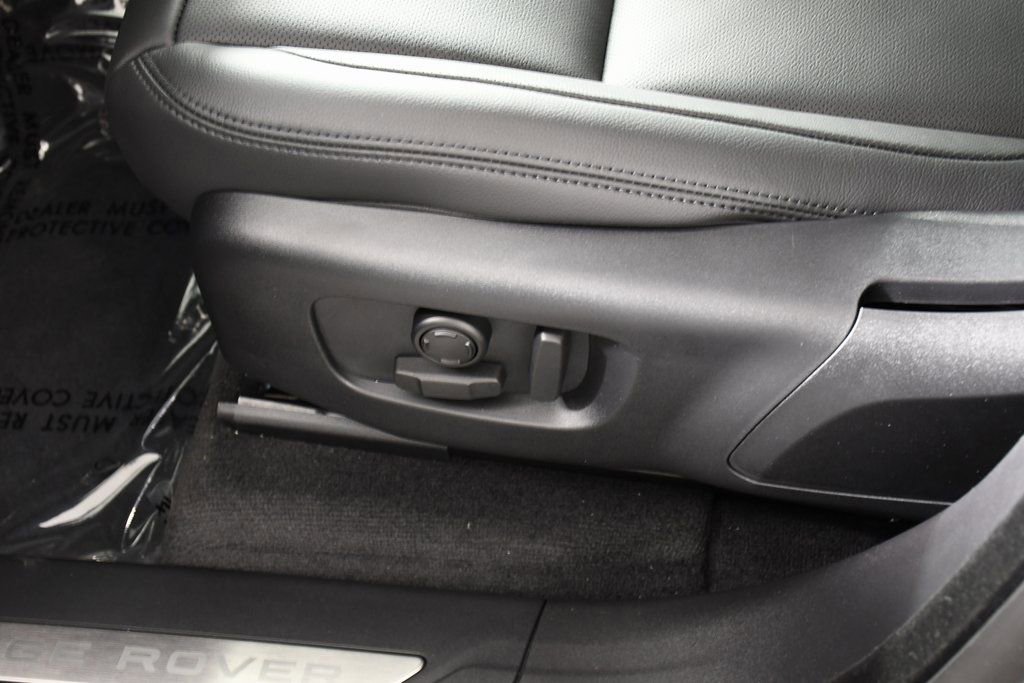 Certified 2025 Land Rover Range Rover Velar Dynamic SE image 16