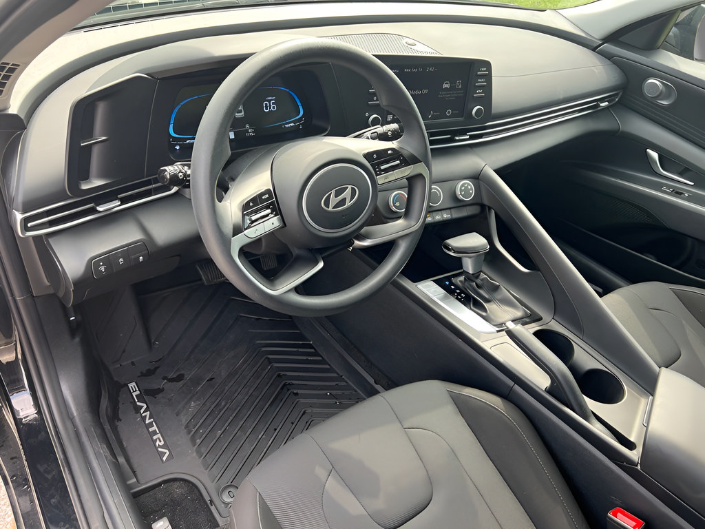 Used 2026 Hyundai Elantra SE FWD image 16