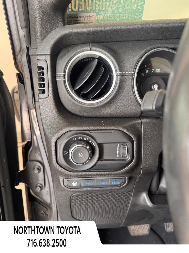 Used 2023 Jeep Wrangler Unlimited Sahara w/ Cold Weather Group AWD/4WD image 25