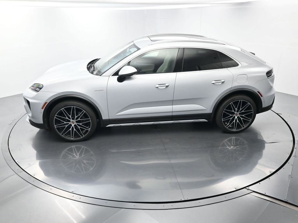 Certified 2024 Porsche Macan 4 Electric image 32