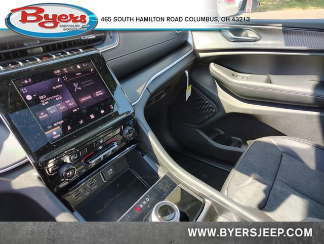 New 2025 Jeep Grand Cherokee Altitude image 26