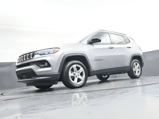 Used 2023 Jeep Compass Latitude w/ Sun and Sound Group AWD/4WD image 37