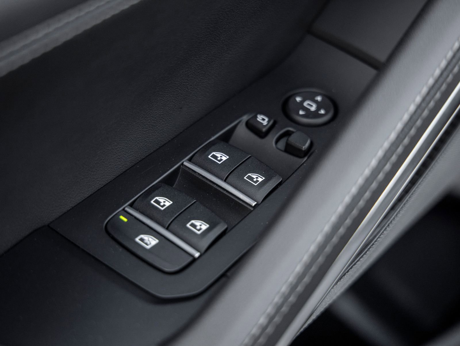 Used 2026 BMW X6 M60i image 21