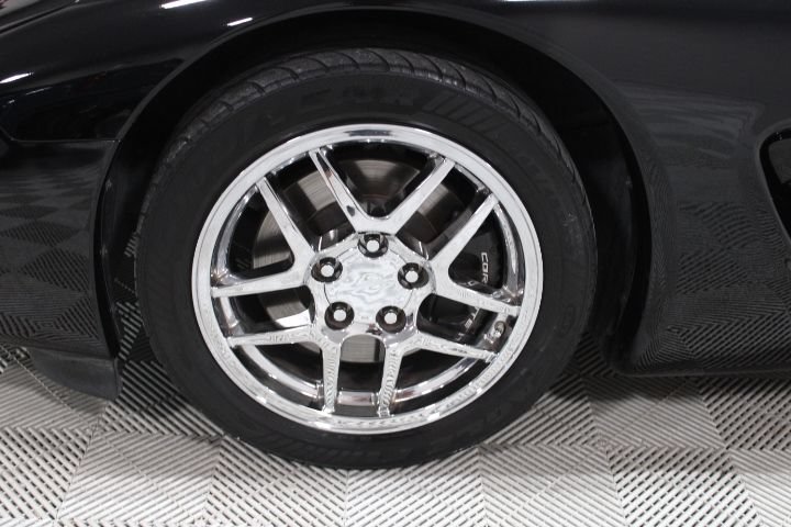 Used 2001 Chevrolet Corvette Coupe w/ Preferred Equipment Group1 RWD image 30