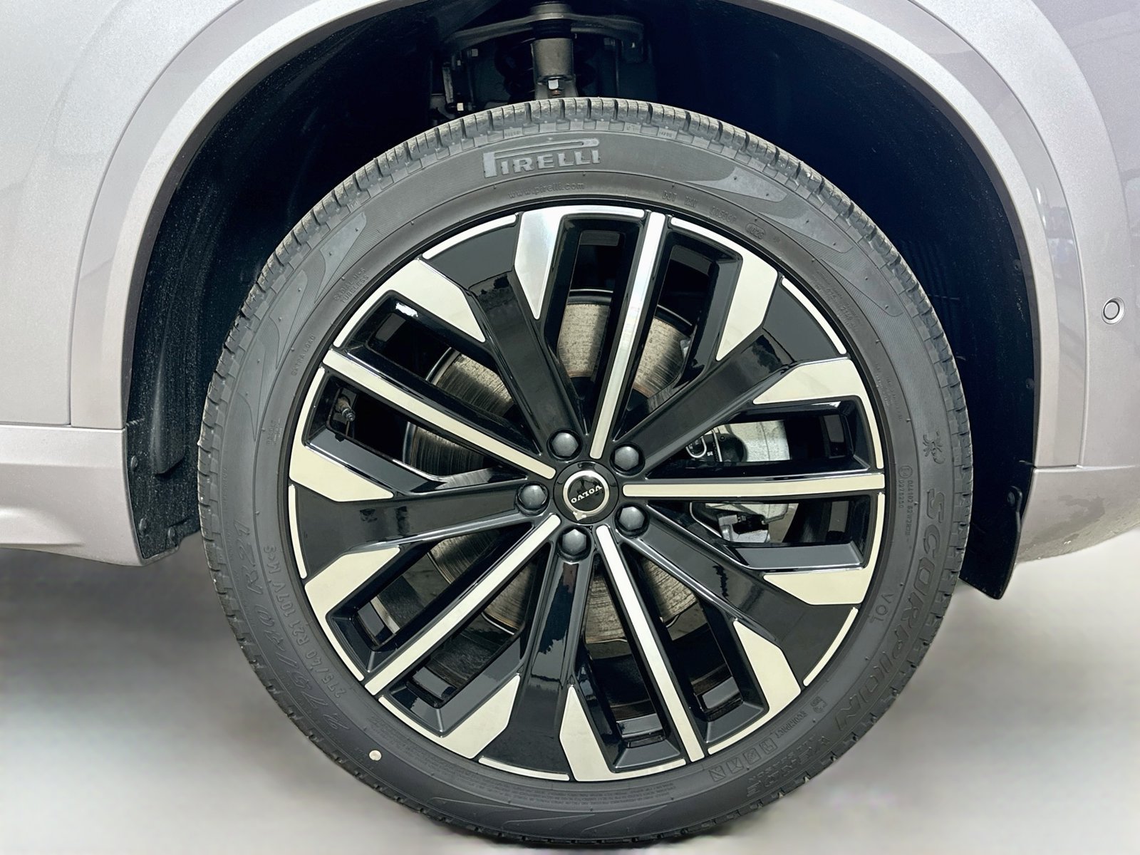 New 2026 Volvo XC90 T8 Plus w/ Protection Package Premier AWD/4WD image 10