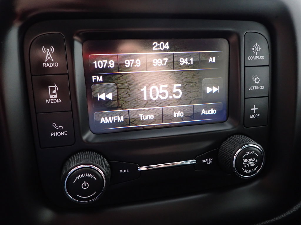 Used 2018 Jeep Compass Latitude w/ Cold Weather Group AWD/4WD image 3