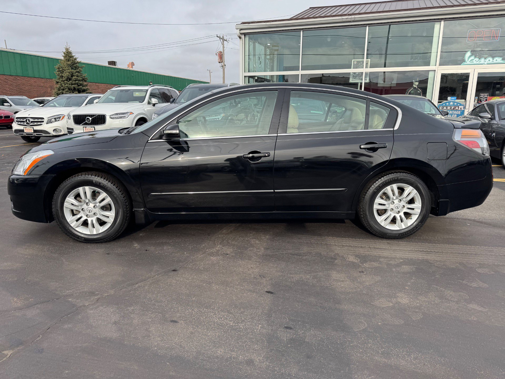 Used 2011 Nissan Altima 2.5 SL w/ 2.5SL Pkg FWD image 6