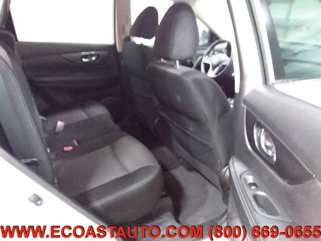 Used 2017 Nissan Rogue SV AWD/4WD image 14