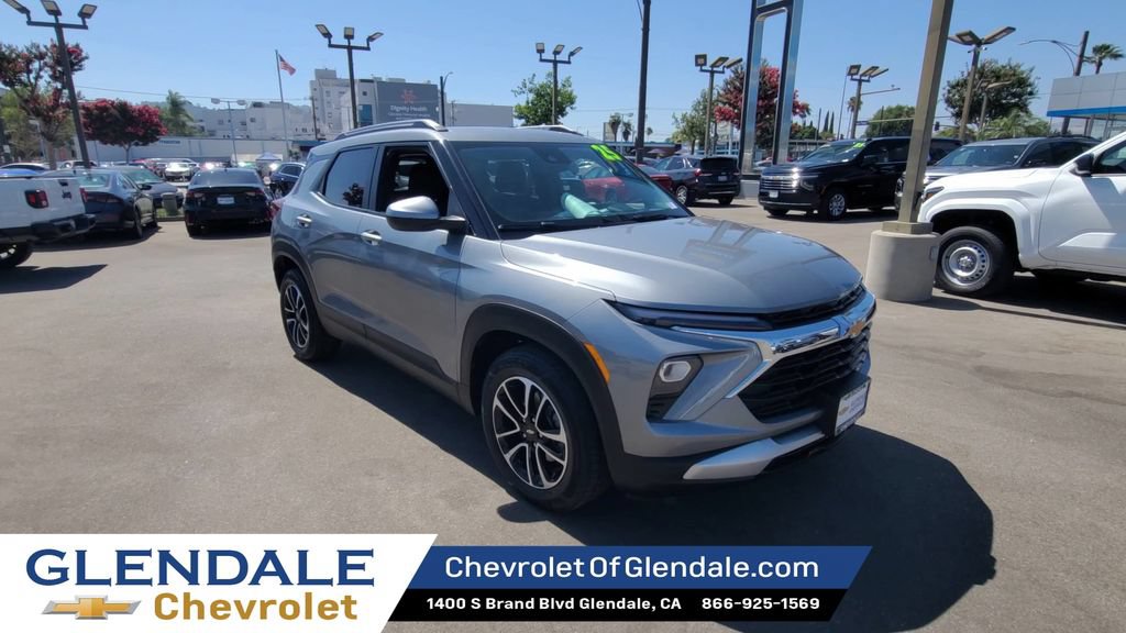 Certified 2025 Chevrolet TrailBlazer LT FWD image 3