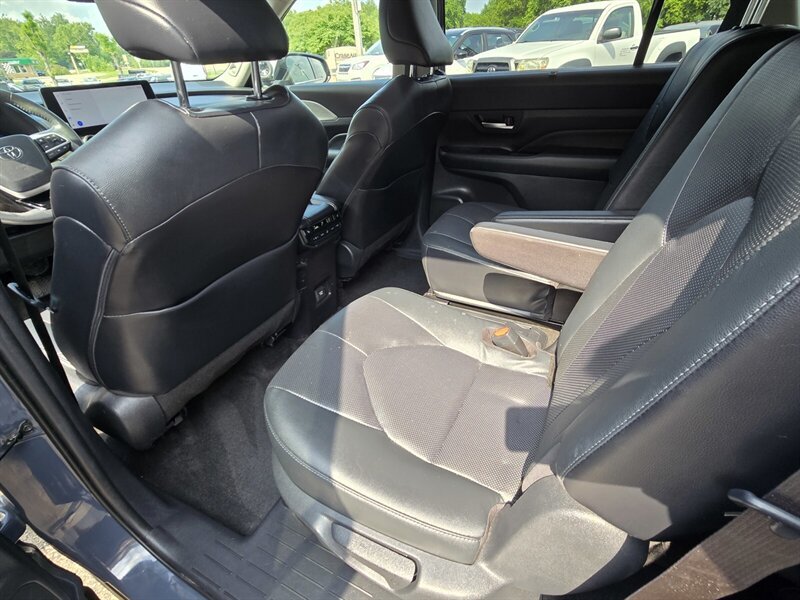 Used 2024 Toyota Grand Highlander AWD image 23