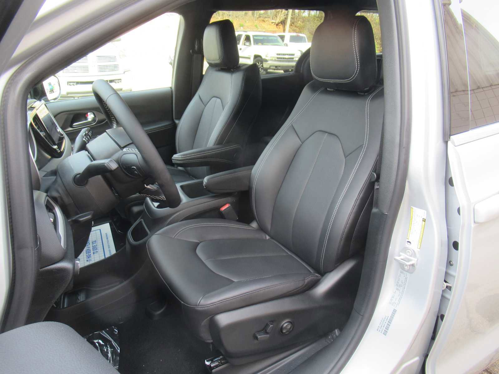 New 2026 Chrysler Voyager LX image 15