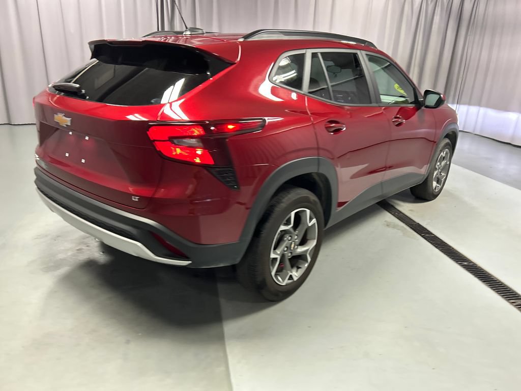 Used 2025 Chevrolet Trax LT w/ LT Convenience Package FWD image 7