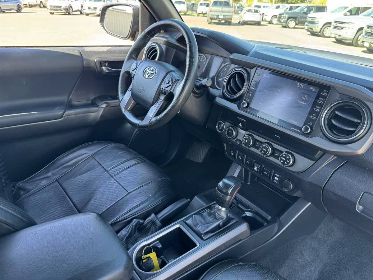 Used 2020 Toyota Tacoma TRD Off-Road w/ Technology Package AWD/4WD image 17