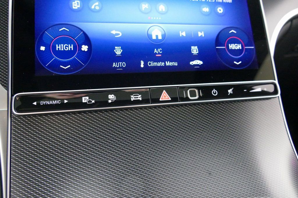 Used 2025 Mercedes-Benz GLC 350e 4MATIC w/ AMG Line image 19