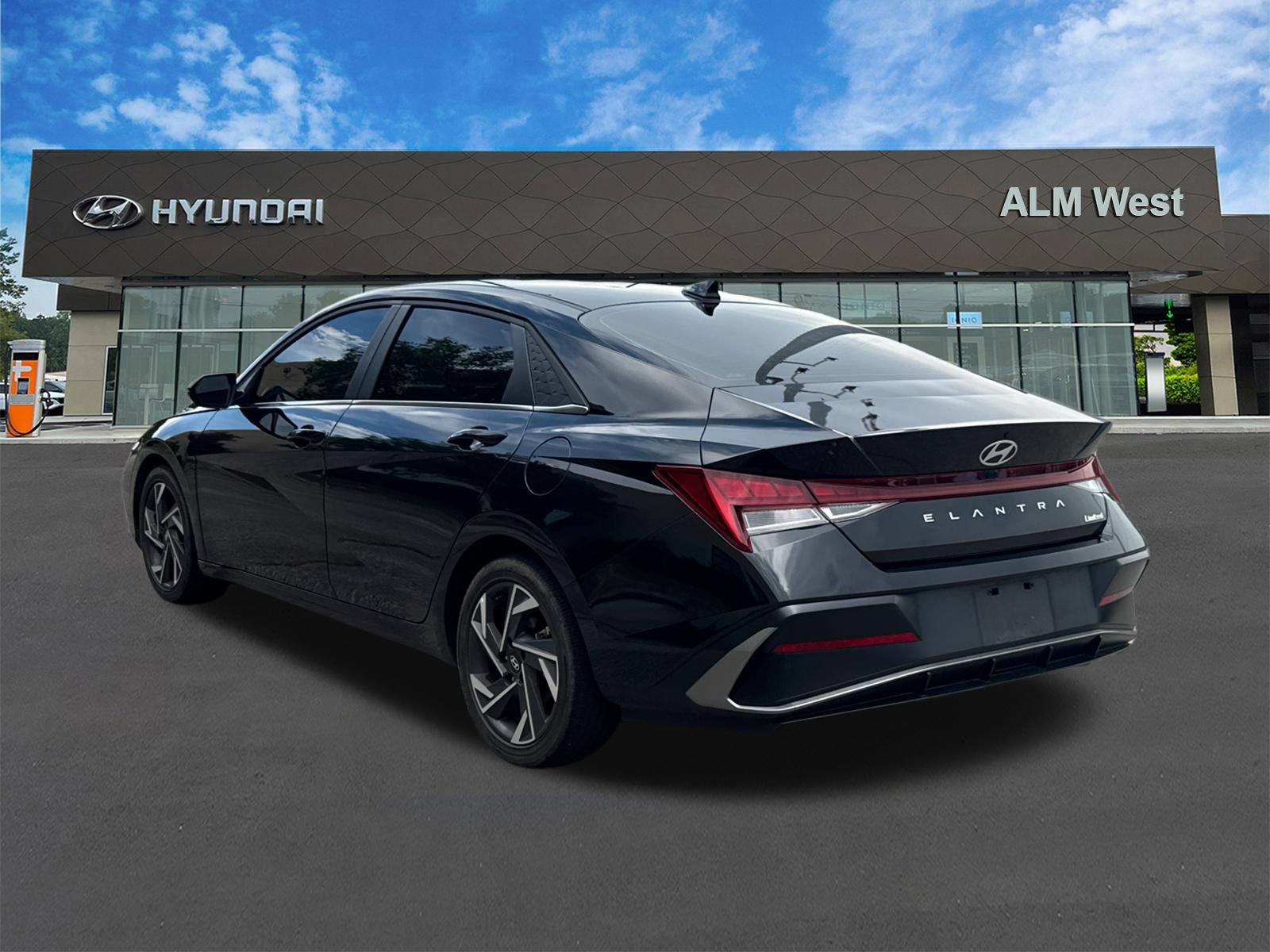 Certified 2025 Hyundai Elantra Limited FWD image 6