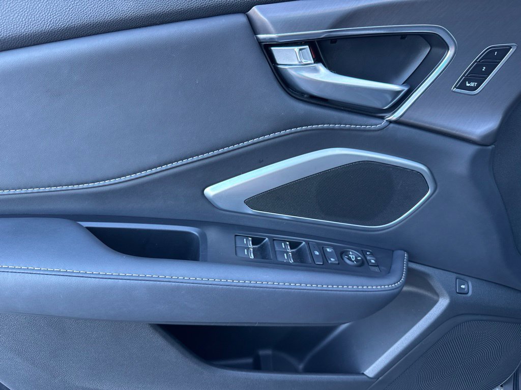 Used 2025 Acura RDX SH-AWD image 17