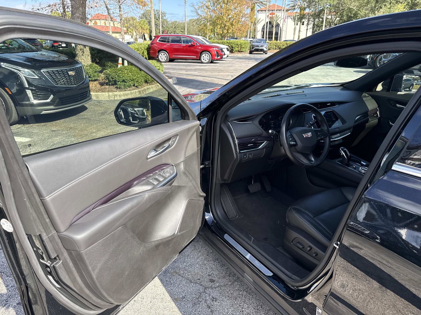 Used 2023 Cadillac XT4 Luxury w/ Cold Weather Package image 18