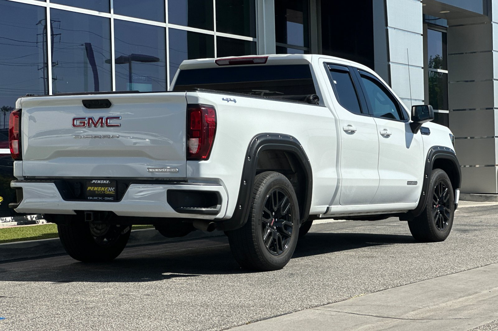 Used 2023 GMC Sierra 1500 Elevation AWD/4WD image 4