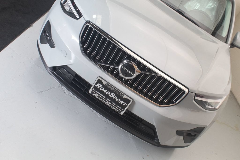 Used 2025 Volvo XC40 B5 Plus AWD/4WD image 9