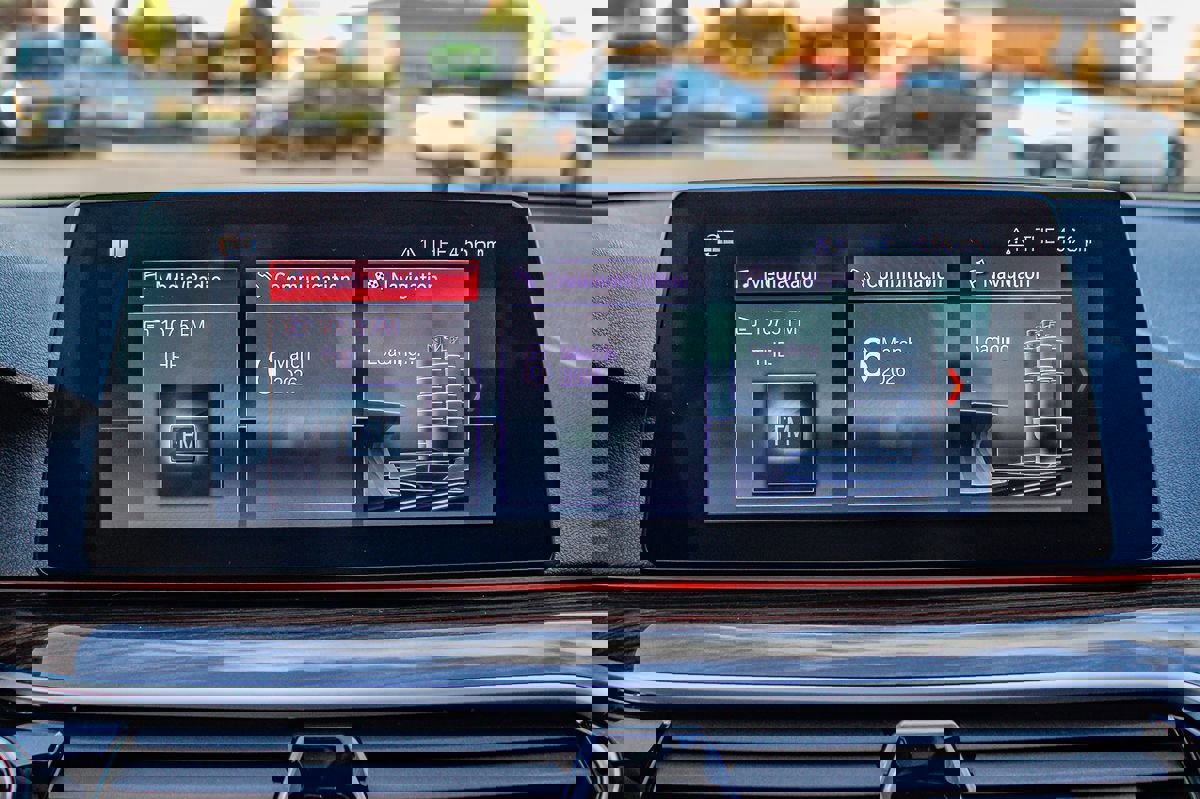 Used 2019 BMW 530i xDrive w/ Premium Package image 26