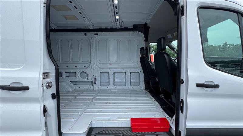 Used 2023 Ford E-Transit Medium Roof RWD image 39