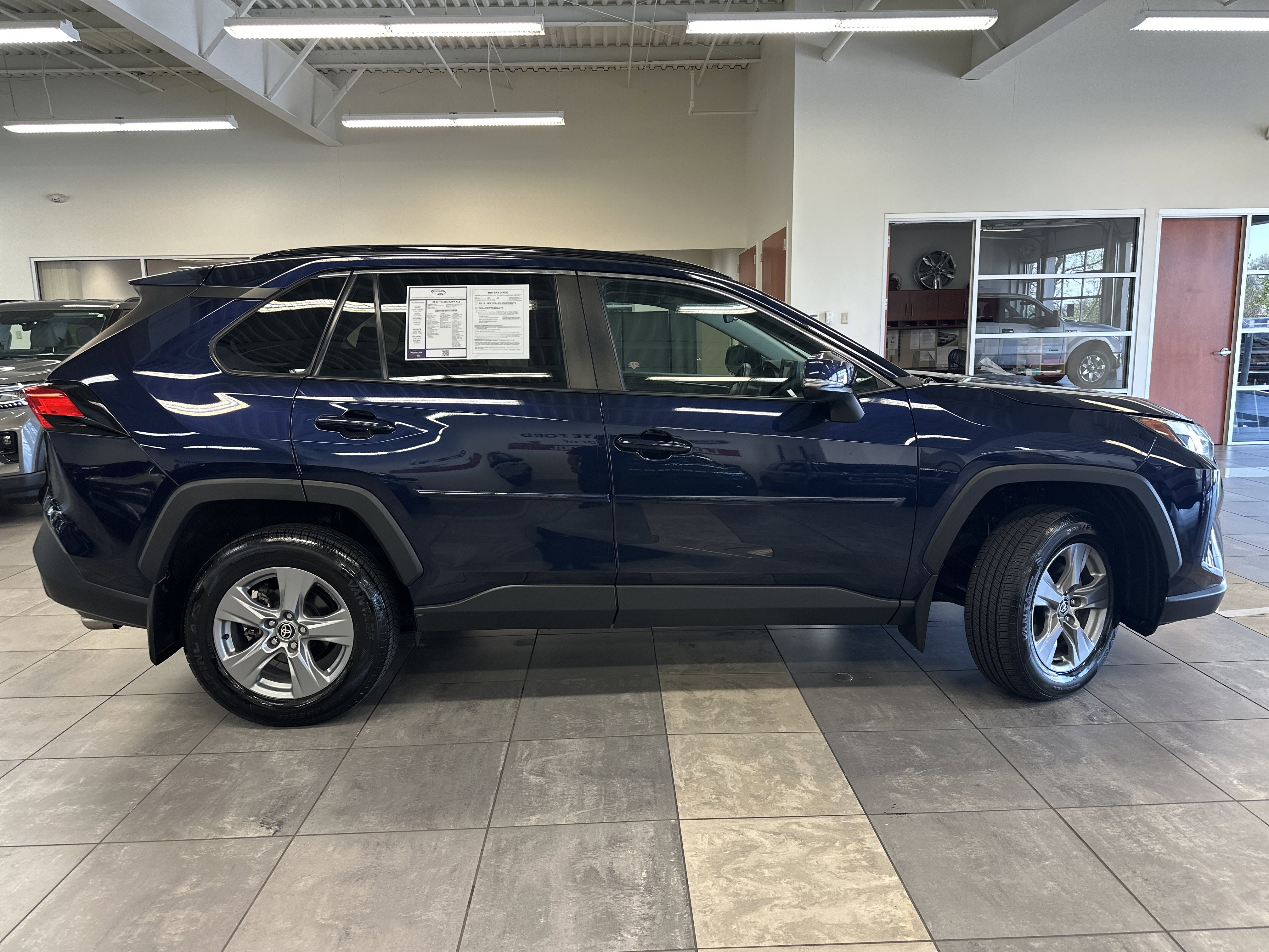 Used 2022 Toyota RAV4 XLE w/ Convenience Package image 12