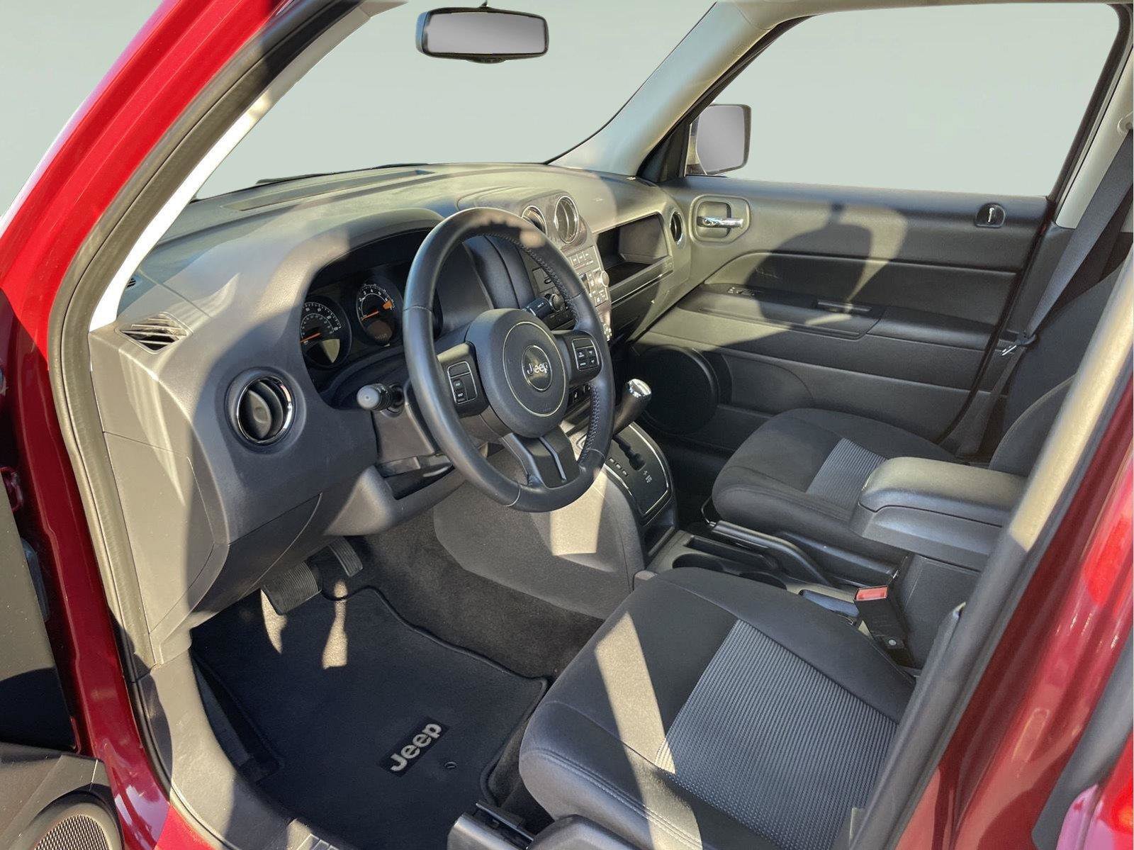 Used 2015 Jeep Patriot Latitude AWD/4WD image 11