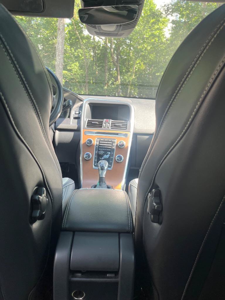 Used 2015 Volvo XC60 T6 Platinum FWD image 30