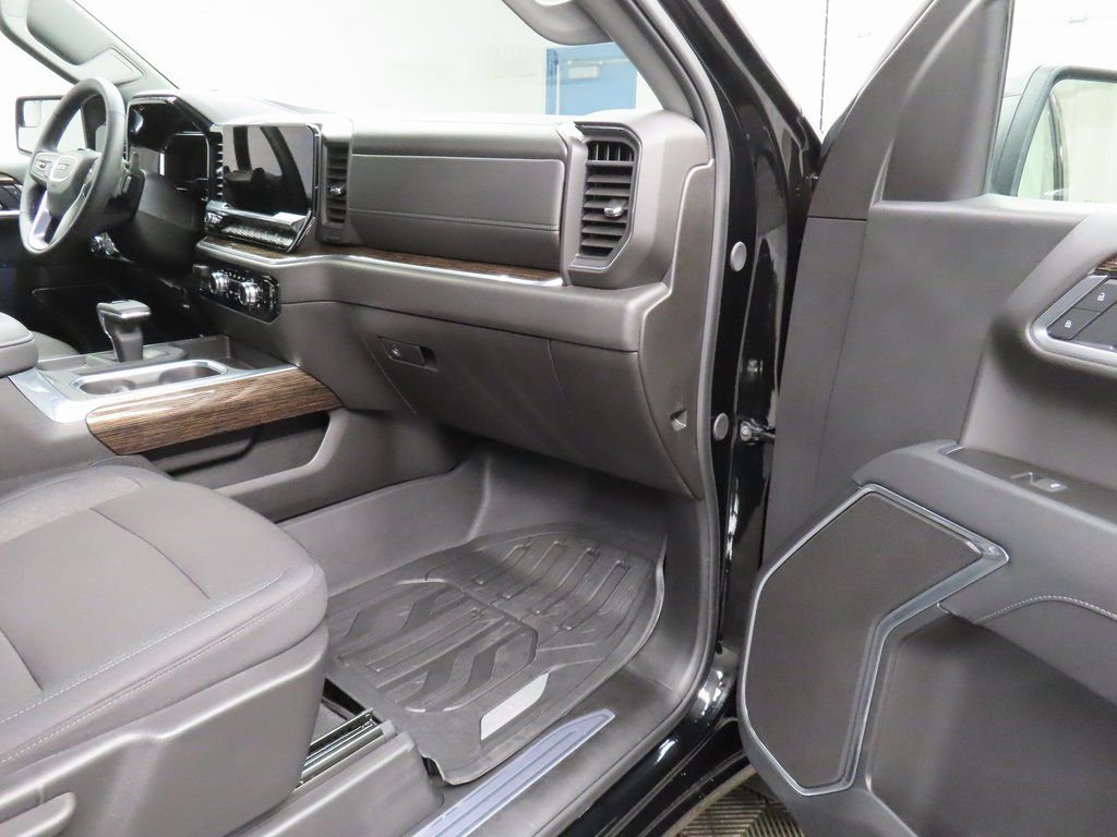 Used 2025 GMC Sierra 1500 Elevation image 28