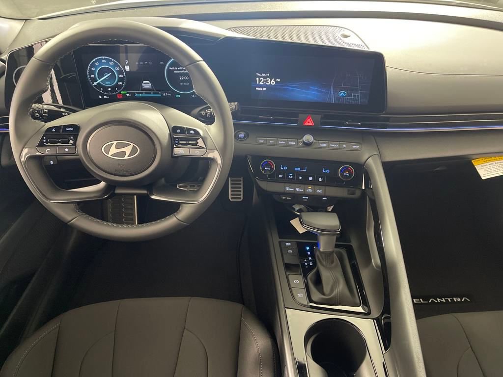 New 2025 Hyundai Elantra SEL image 14