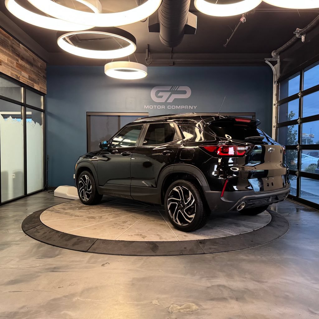 Used 2025 Chevrolet TrailBlazer RS FWD image 5
