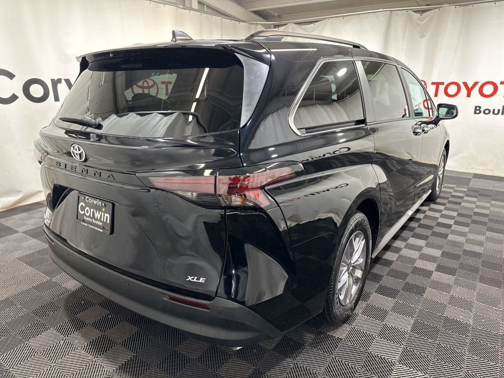 New 2026 Toyota Sienna XLE image 8