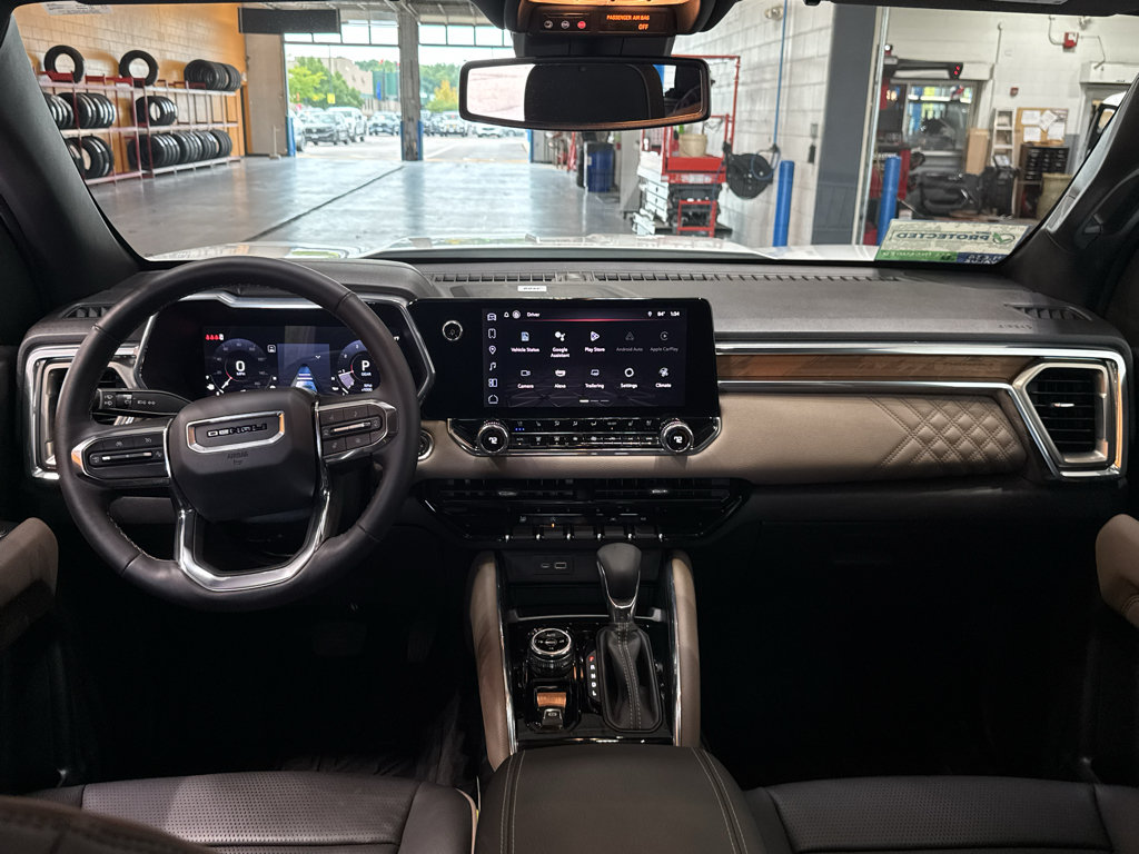 Used 2025 GMC Canyon Denali AWD/4WD image 14