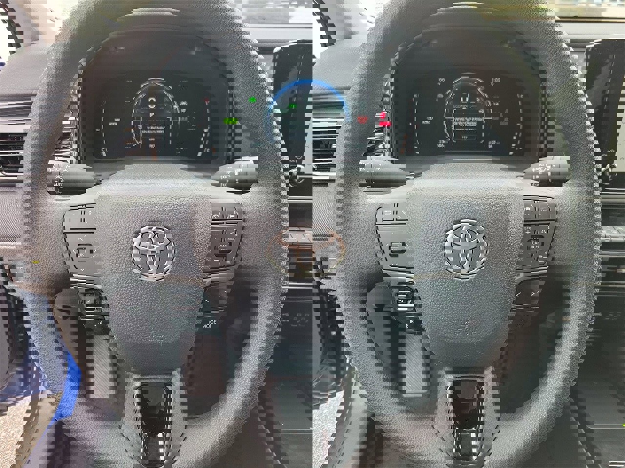 Used 2025 Toyota Camry LE image 19