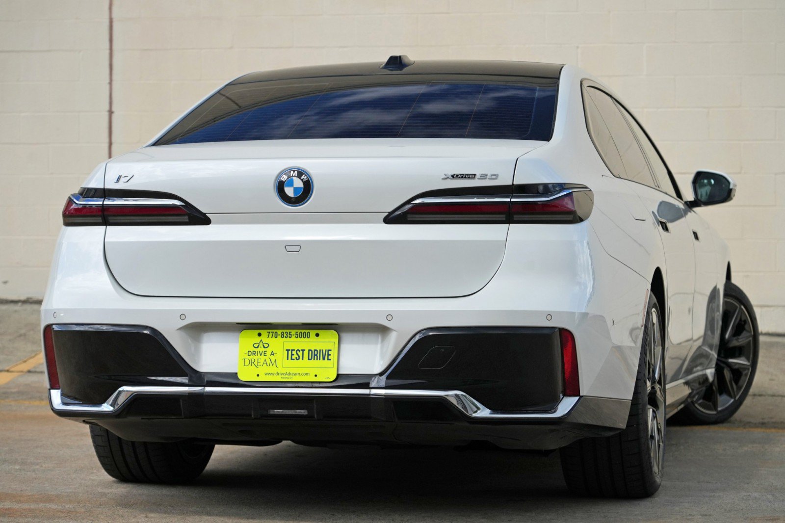 Used 2023 BMW i7 xDrive60 w/ Executive Package 2 AWD/4WD image 5