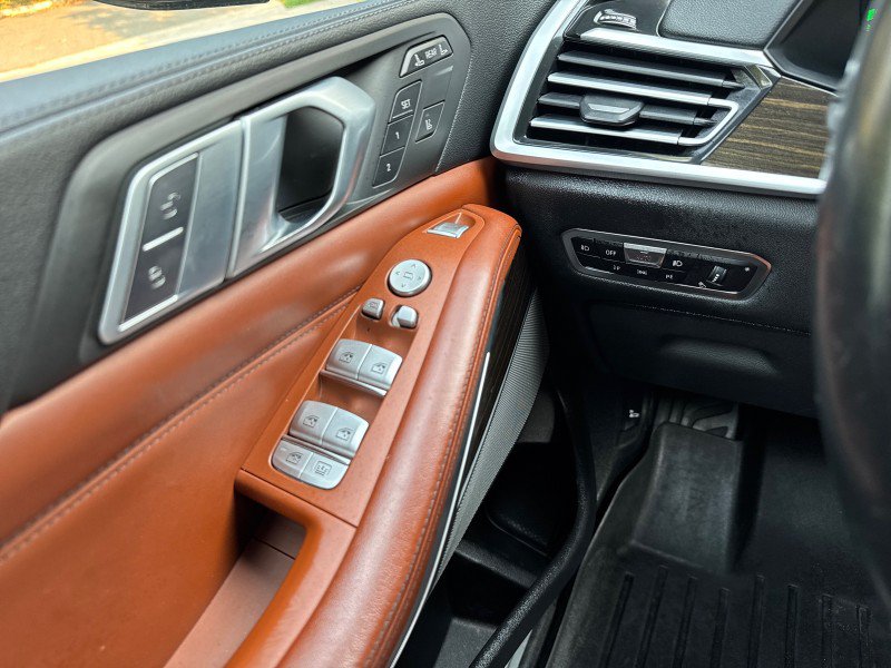 Used 2020 BMW X7 xDrive40i w/ Premium Package AWD/4WD image 10
