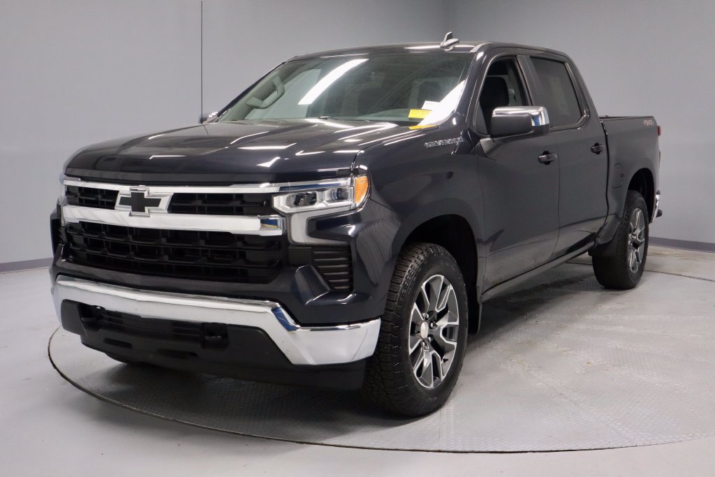Used 2024 Chevrolet Silverado 1500 LT AWD/4WD image 7