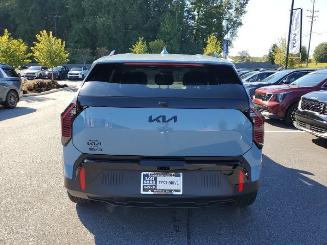 New 2027 Kia EV3 Wind FWD image 9