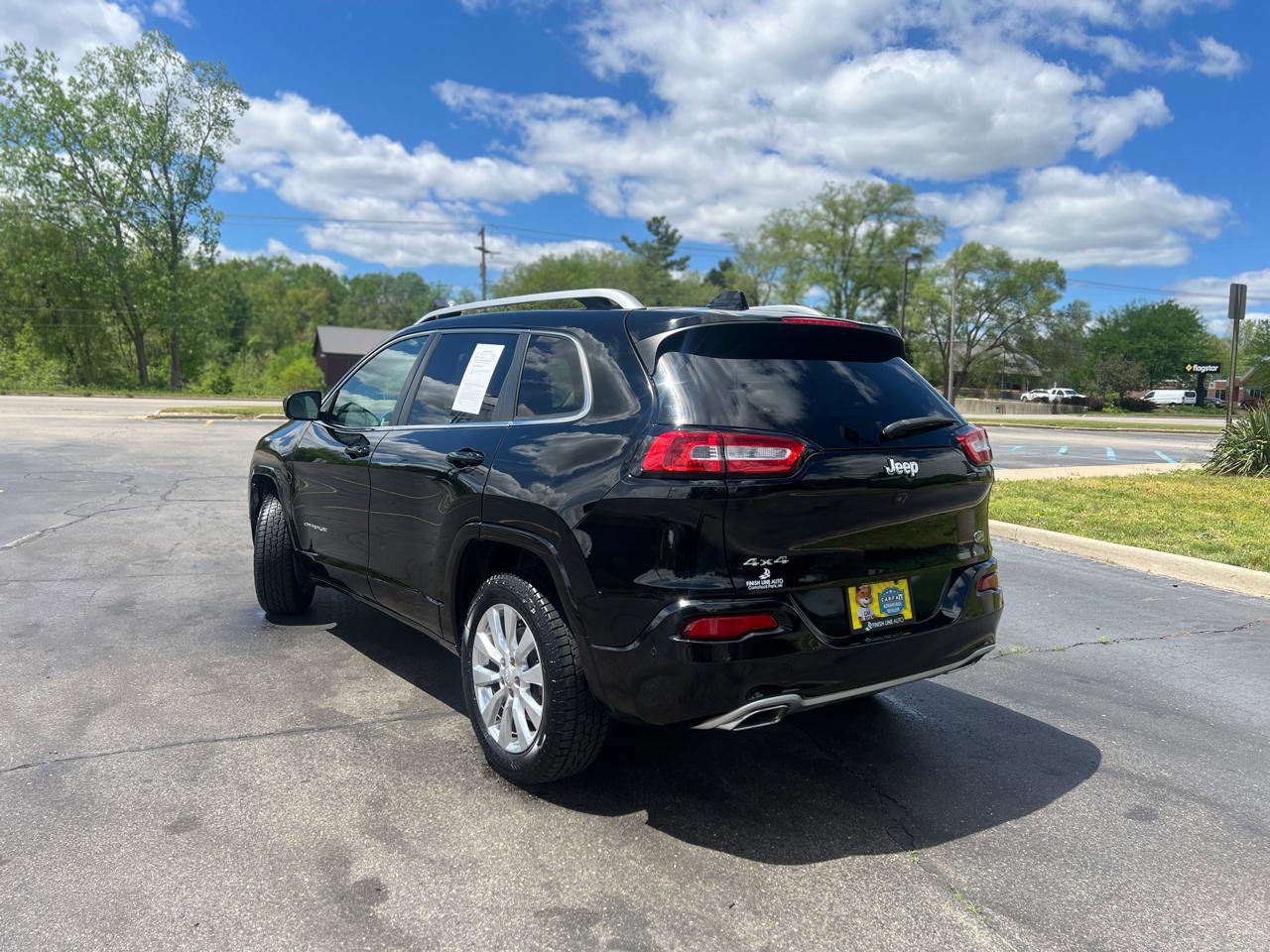 Used 2018 Jeep Cherokee Overland w/ Technology Group AWD/4WD image 5