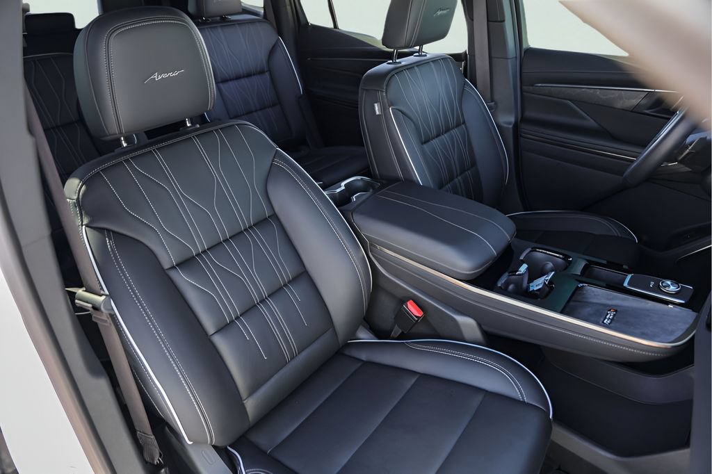 Used 2025 Buick Enclave Avenir w/ Super Cruise Package FWD image 34