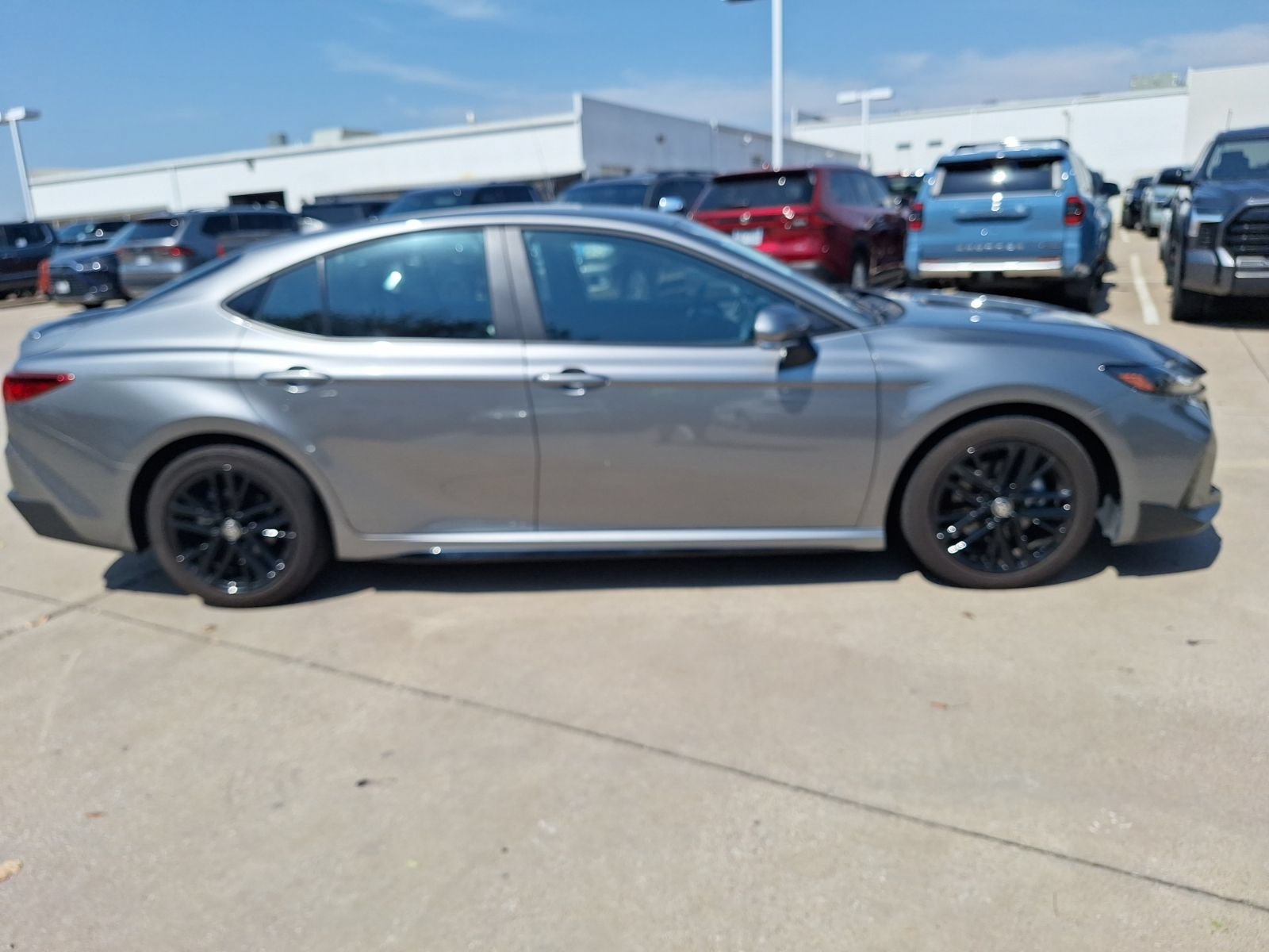 Used 2026 Toyota Camry SE FWD image 7