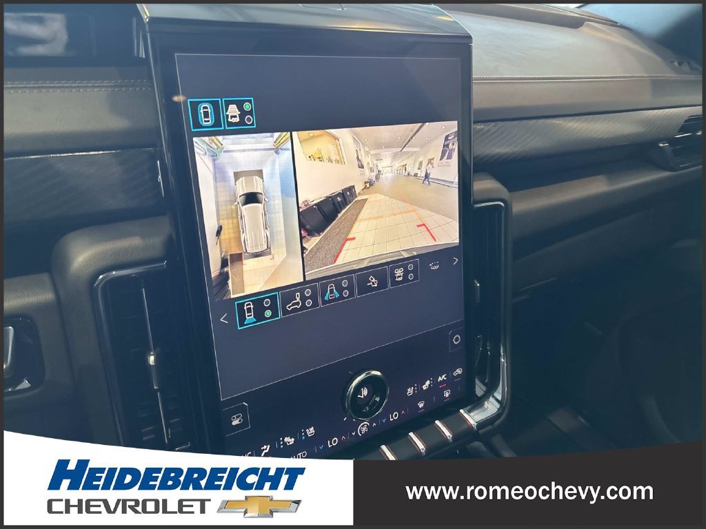 Used 2025 GMC Yukon AT4 w/ AT4 Premium Plus Package AWD/4WD image 24