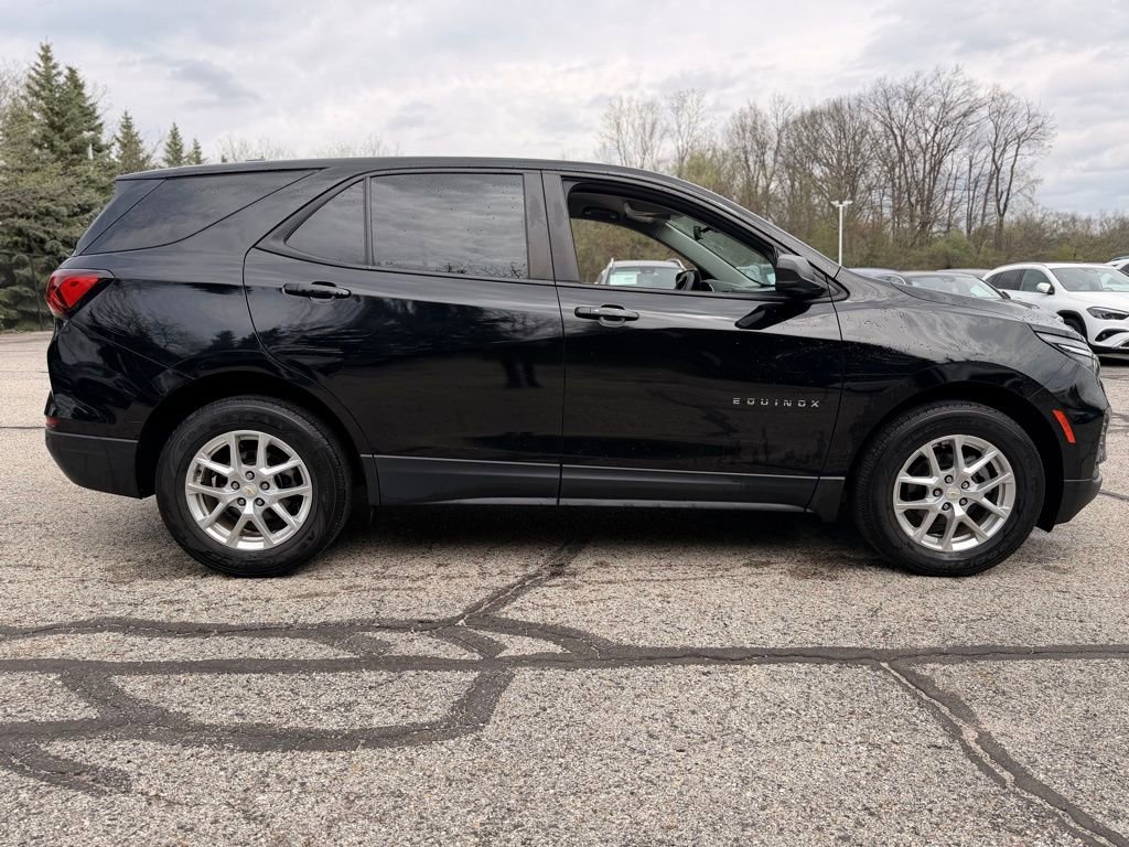 Used 2022 Chevrolet Equinox LS w/ LS Convenience Package AWD/4WD image 8