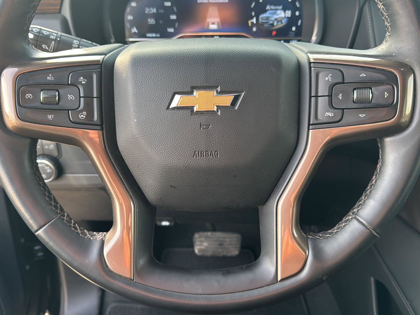 Used 2023 Chevrolet Suburban High Country image 14