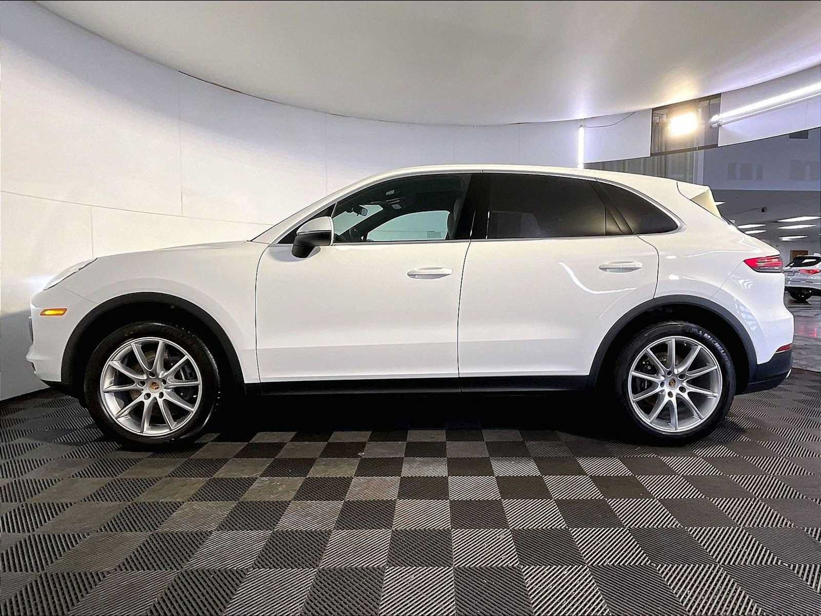 Certified 2021 Porsche Cayenne AWD/4WD image 2