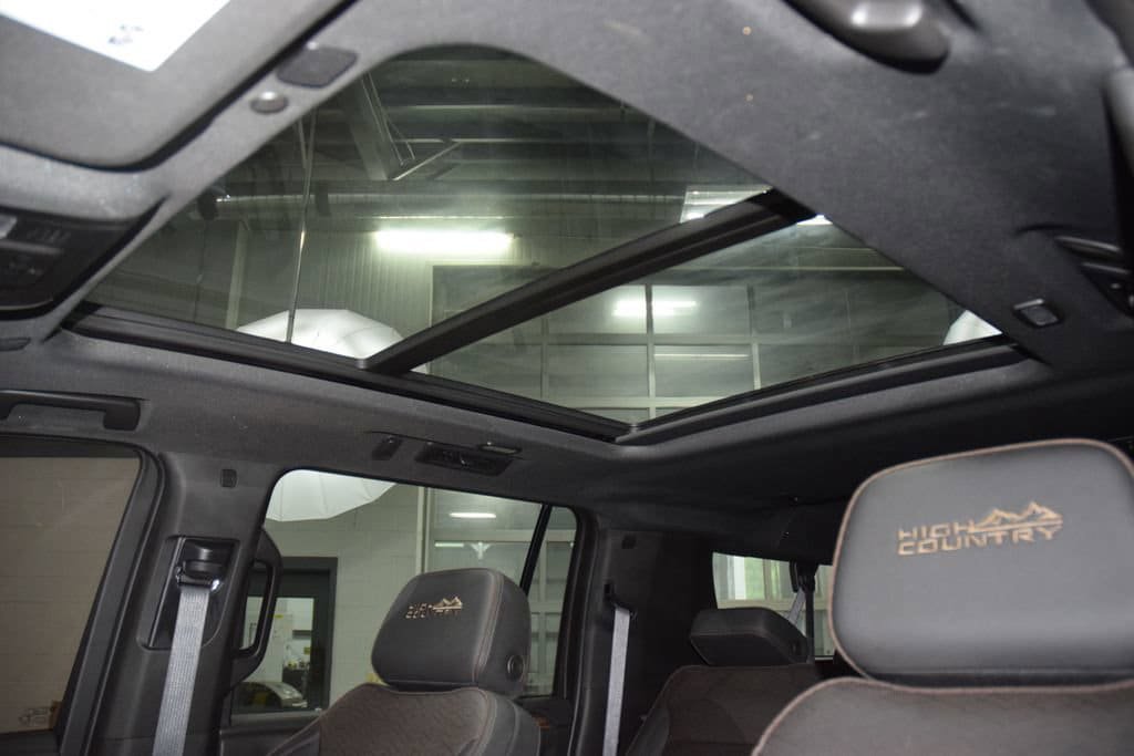 Used 2023 Chevrolet Suburban High Country AWD/4WD image 47