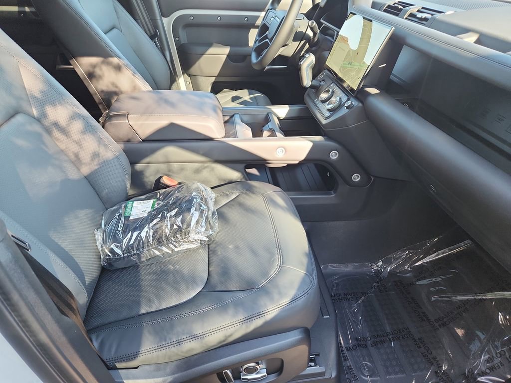 Used 2026 Land Rover Defender 130 S image 3