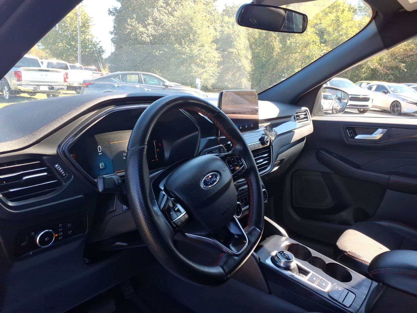 Used 2025 Ford Escape ST-Line Select AWD/4WD image 18