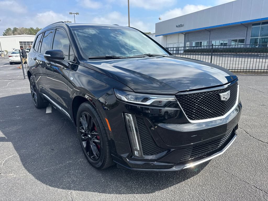 Used 2022 Cadillac XT6 Sport w/ Technology Package image 4